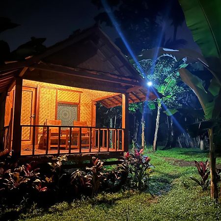 Banana Bungalows Tetebatu Room photo