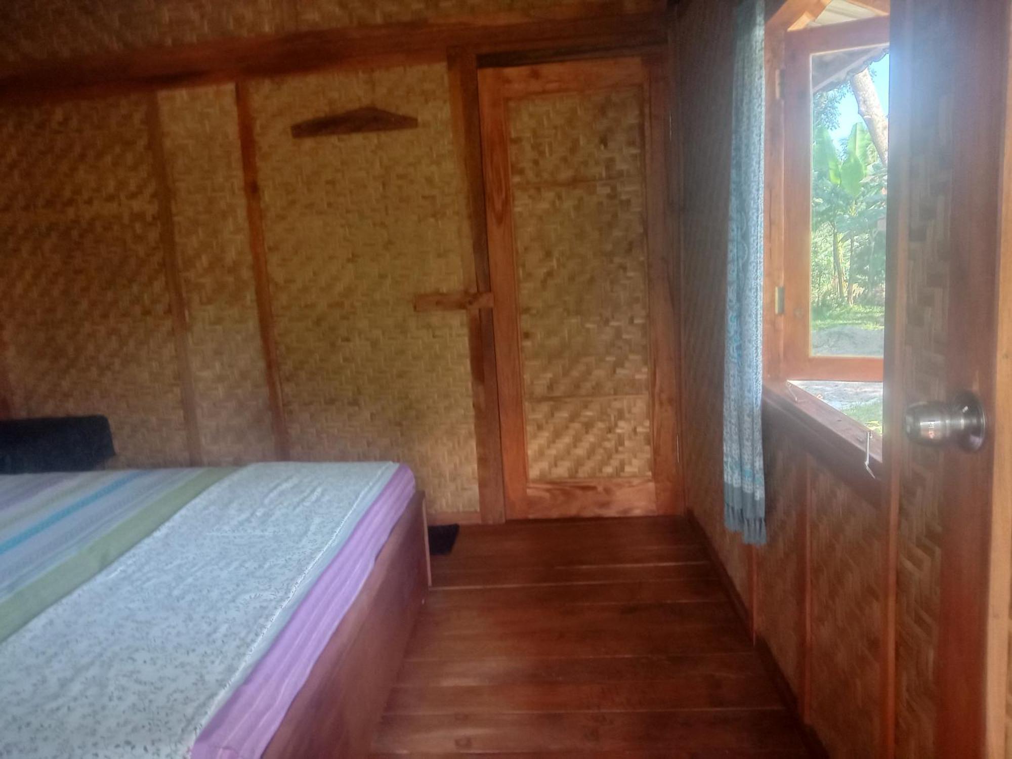 Banana Bungalows Tetebatu Exterior photo