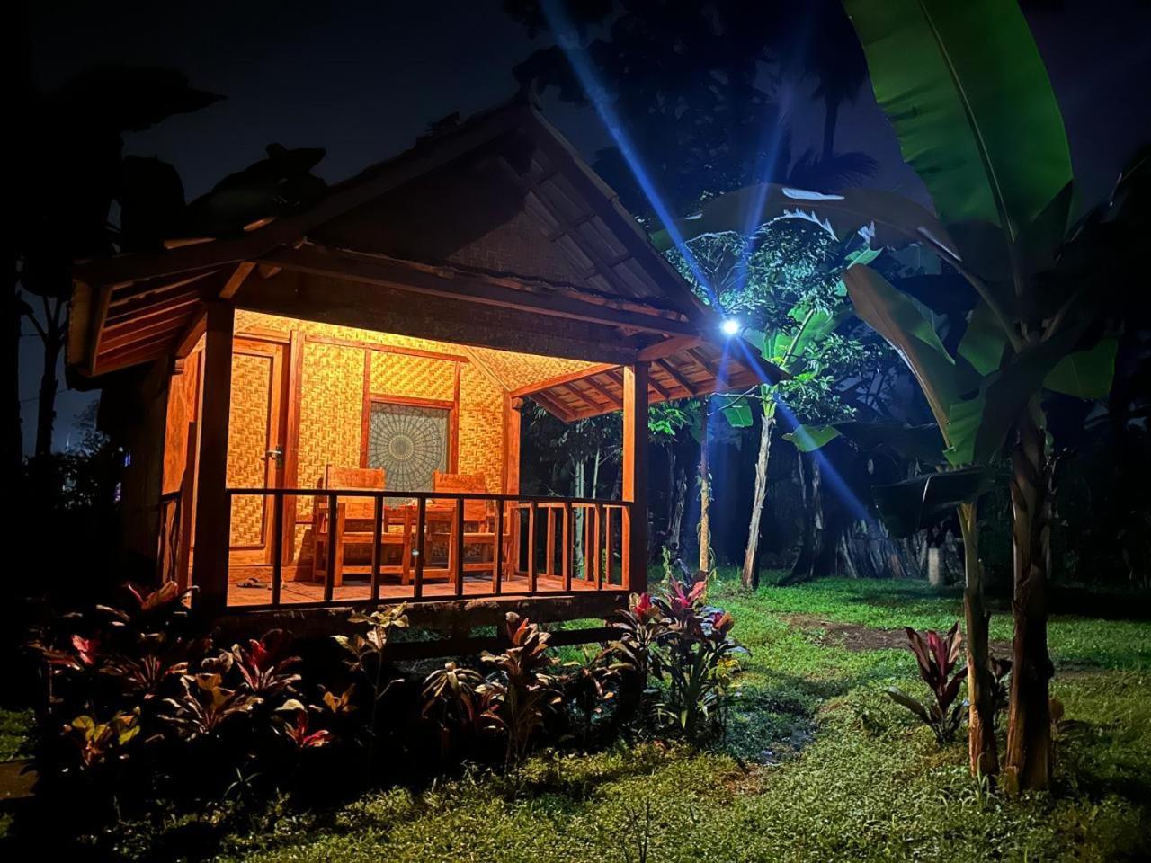 Banana Bungalows Tetebatu Room photo