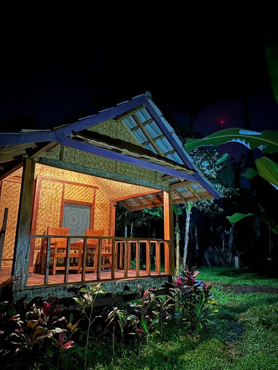 Banana Bungalows Tetebatu Room photo