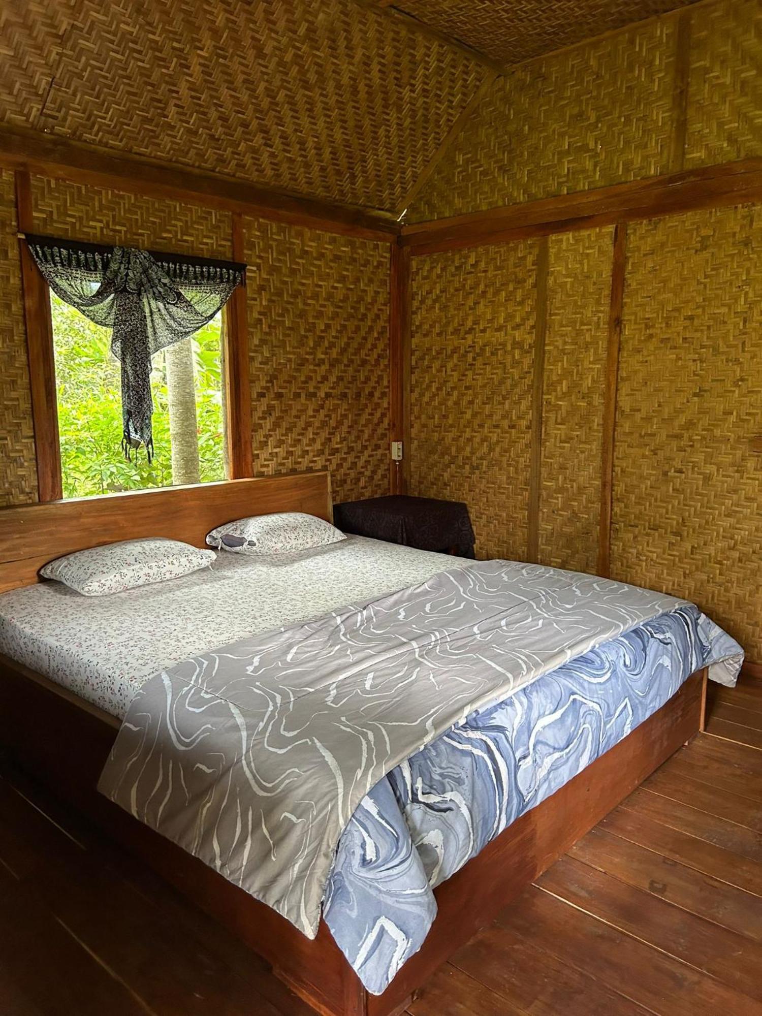 Banana Bungalows Tetebatu Room photo