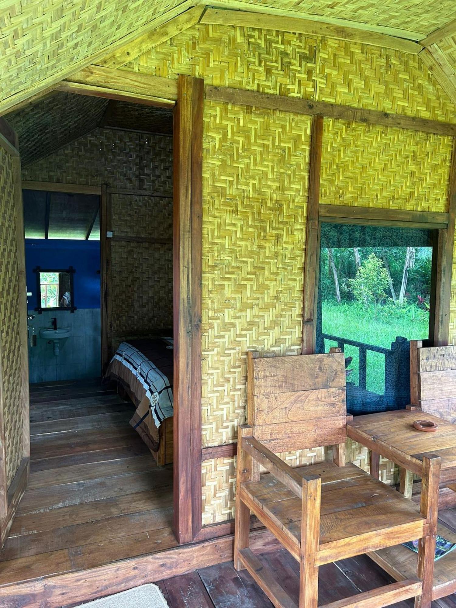 Banana Bungalows Tetebatu Room photo