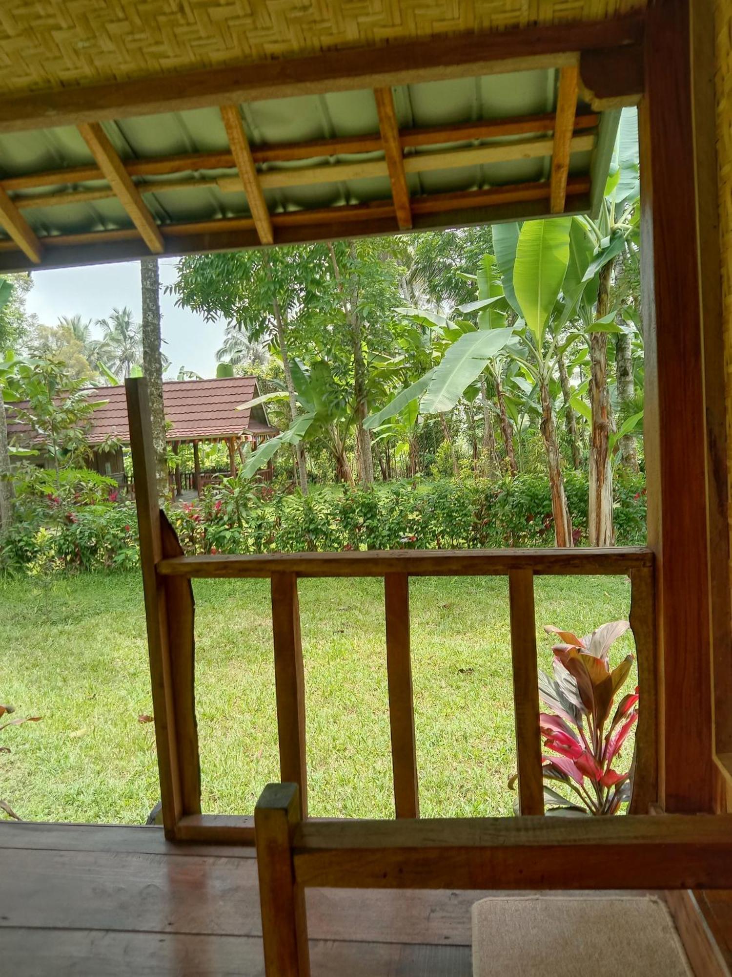 Banana Bungalows Tetebatu Exterior photo