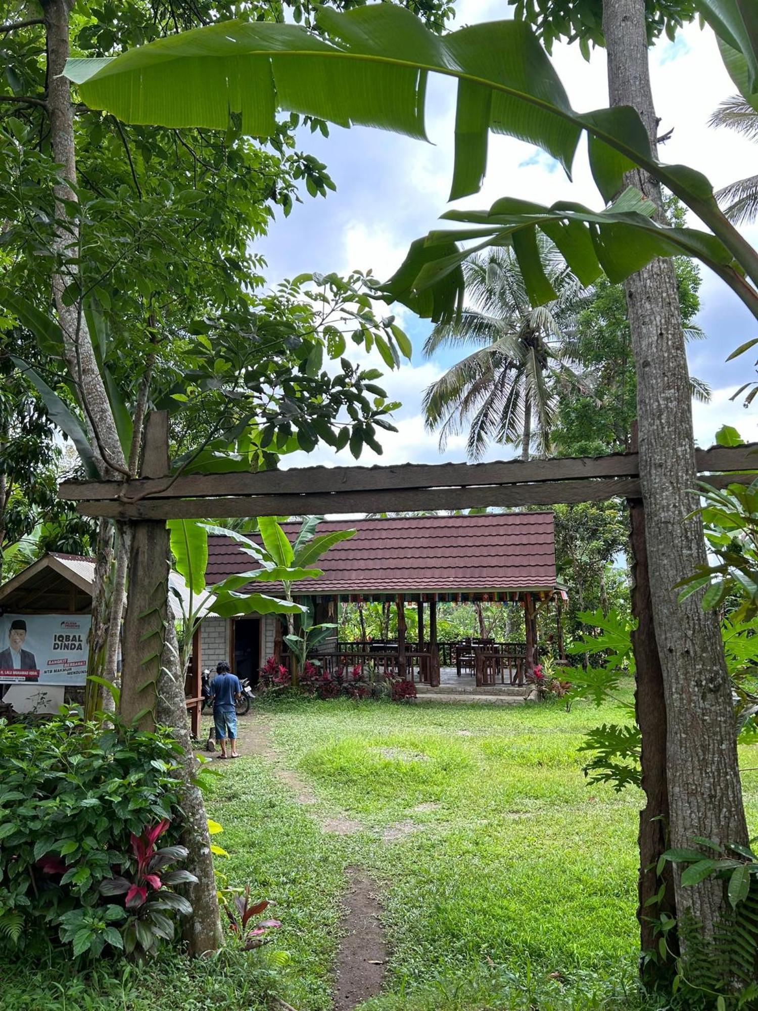 Banana Bungalows Tetebatu Room photo